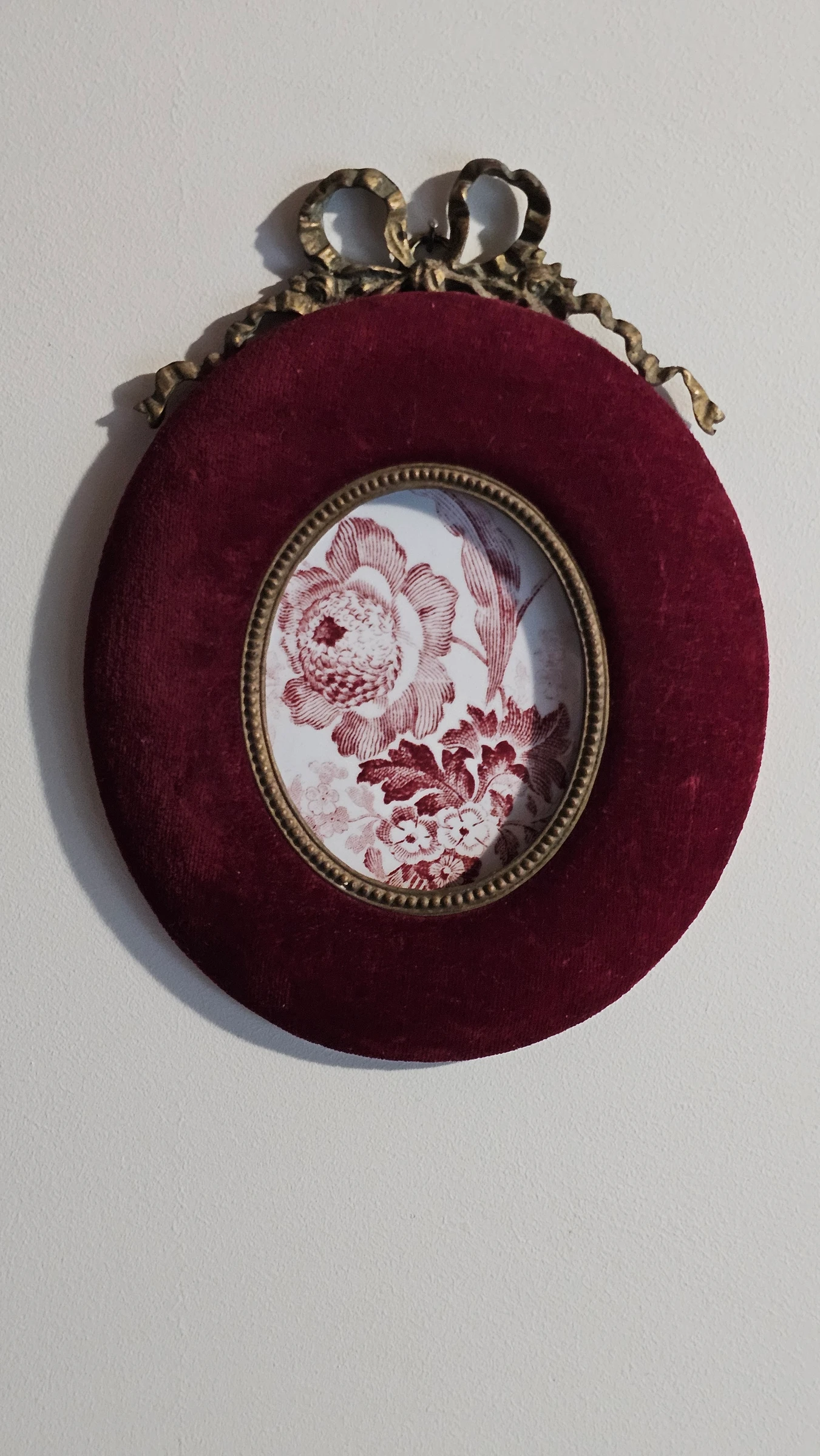 Ancien cadre velours assiette terre de fer Fontanges